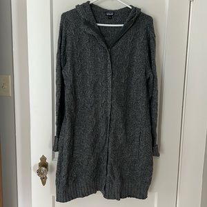 Heather grey Patagonia zippered long sweater with side pockets and hood size L